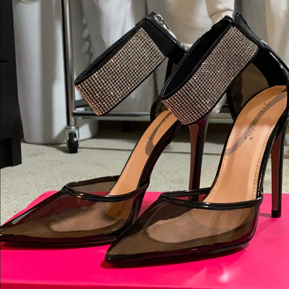 SNM Pumps Size 8